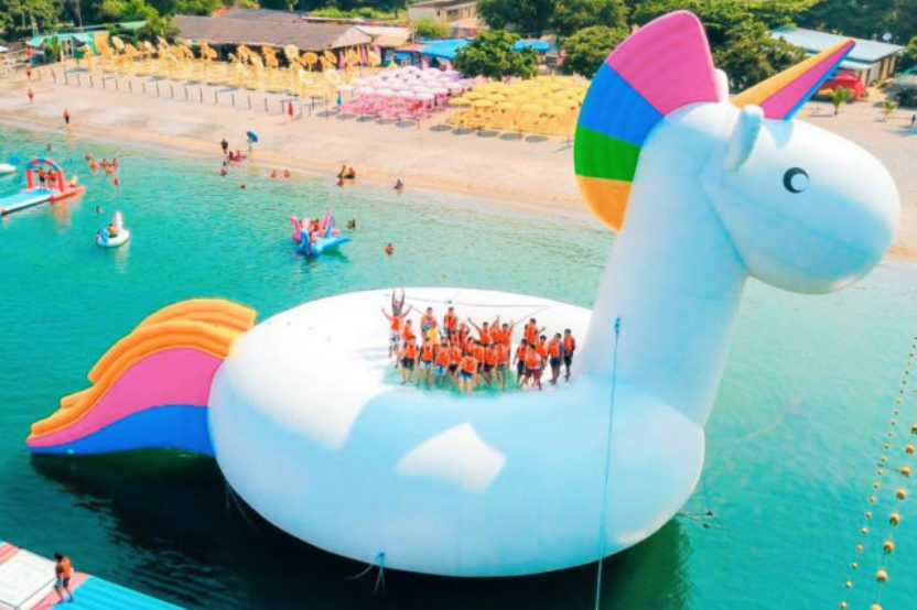 Inflatable Island In Philippines Has The World´s Biggest Floating Unicorn – Unicornzilla!
