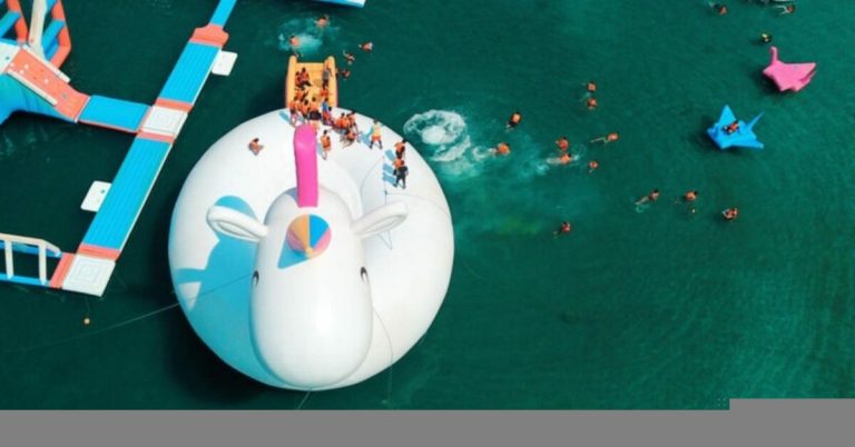 Inflatable Island in Philippines Has the World´s Biggest Floating Unicorn – Unicornzilla!